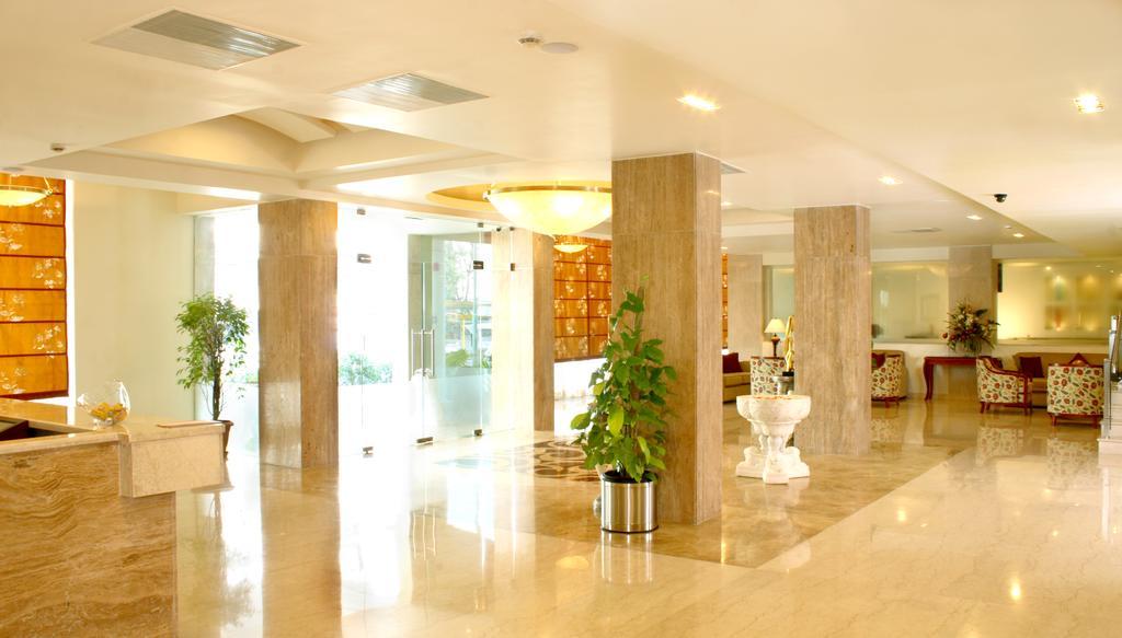 Hotel Hampshire Plaza Hyderabad Esterno foto