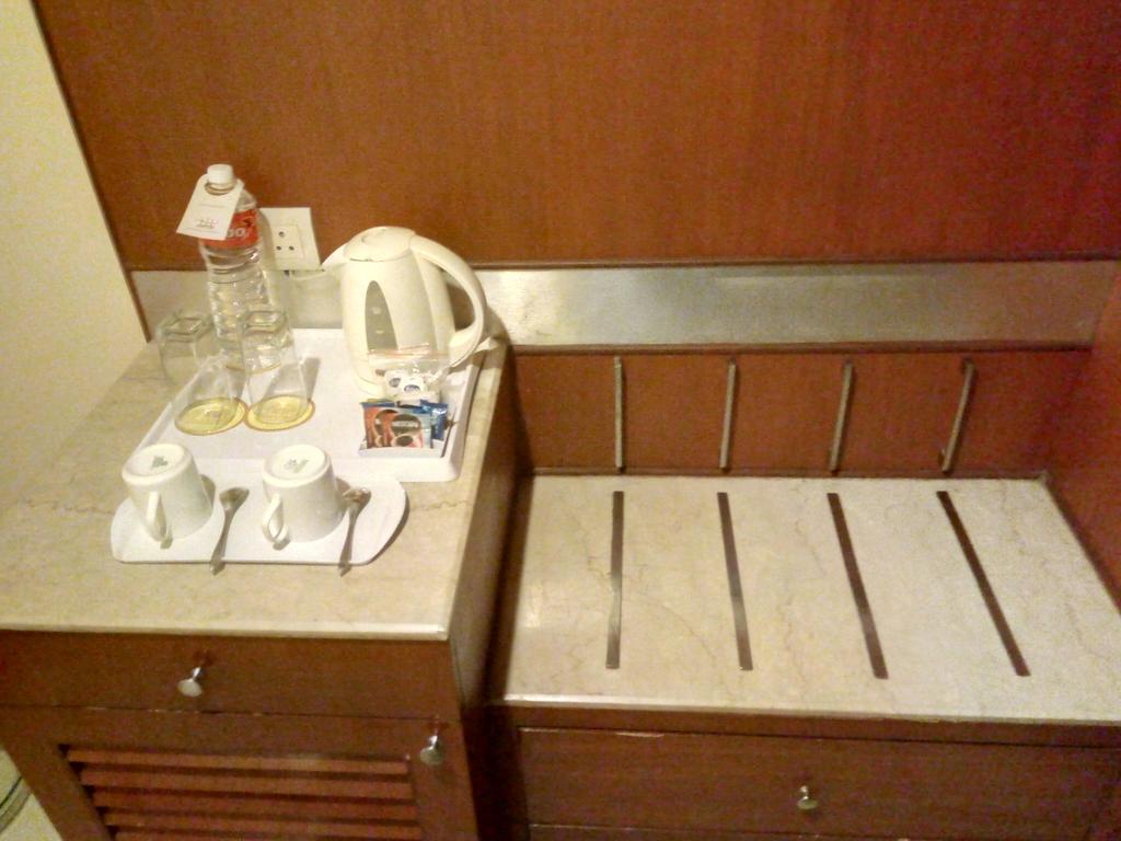 Hotel Hampshire Plaza Hyderabad Esterno foto