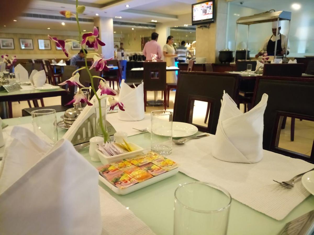 Hotel Hampshire Plaza Hyderabad Esterno foto