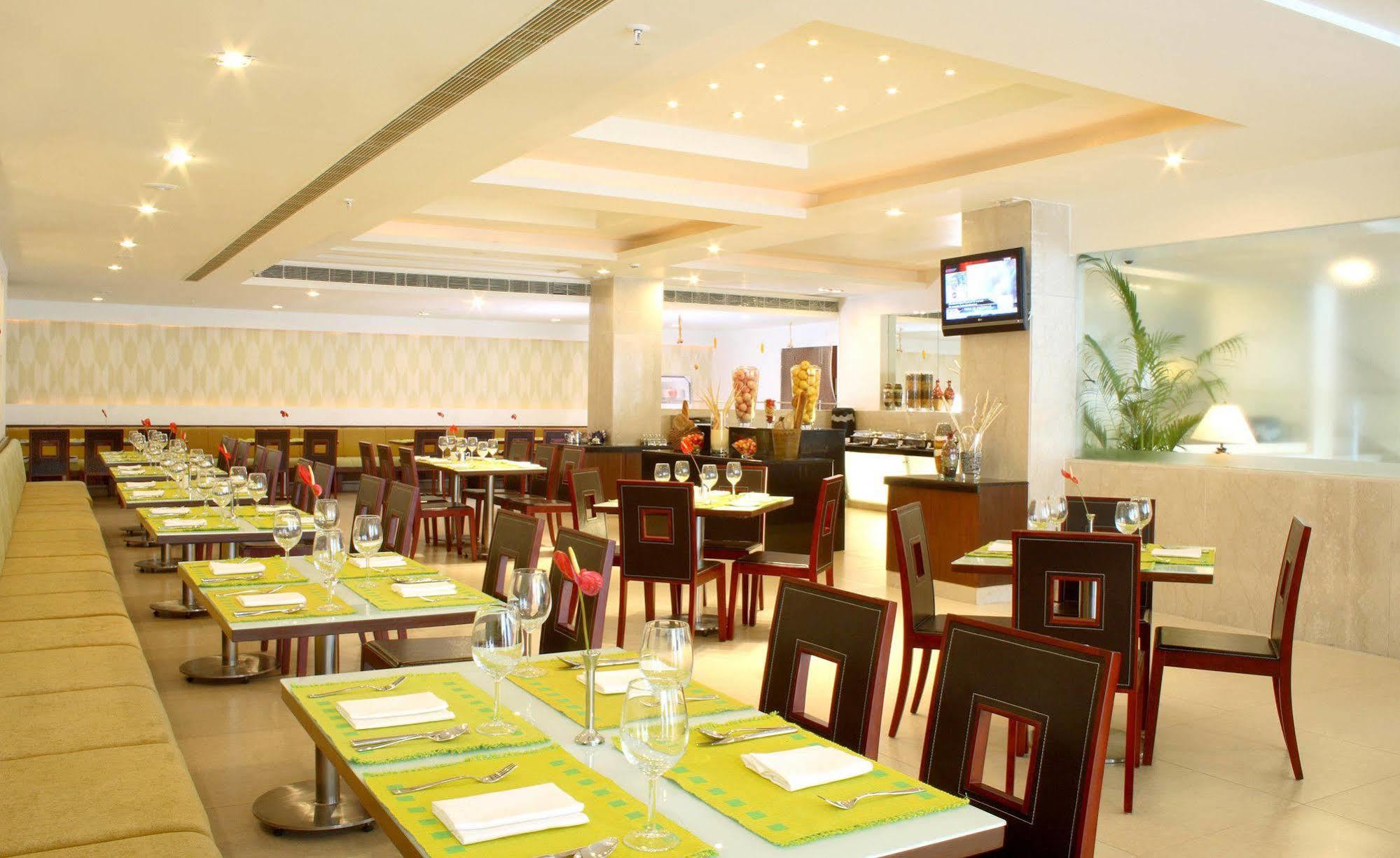 Hotel Hampshire Plaza Hyderabad Esterno foto