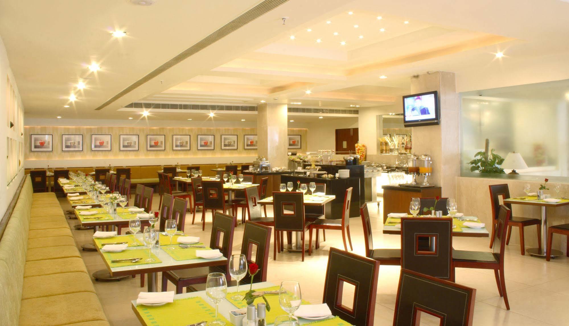 Hotel Hampshire Plaza Hyderabad Esterno foto