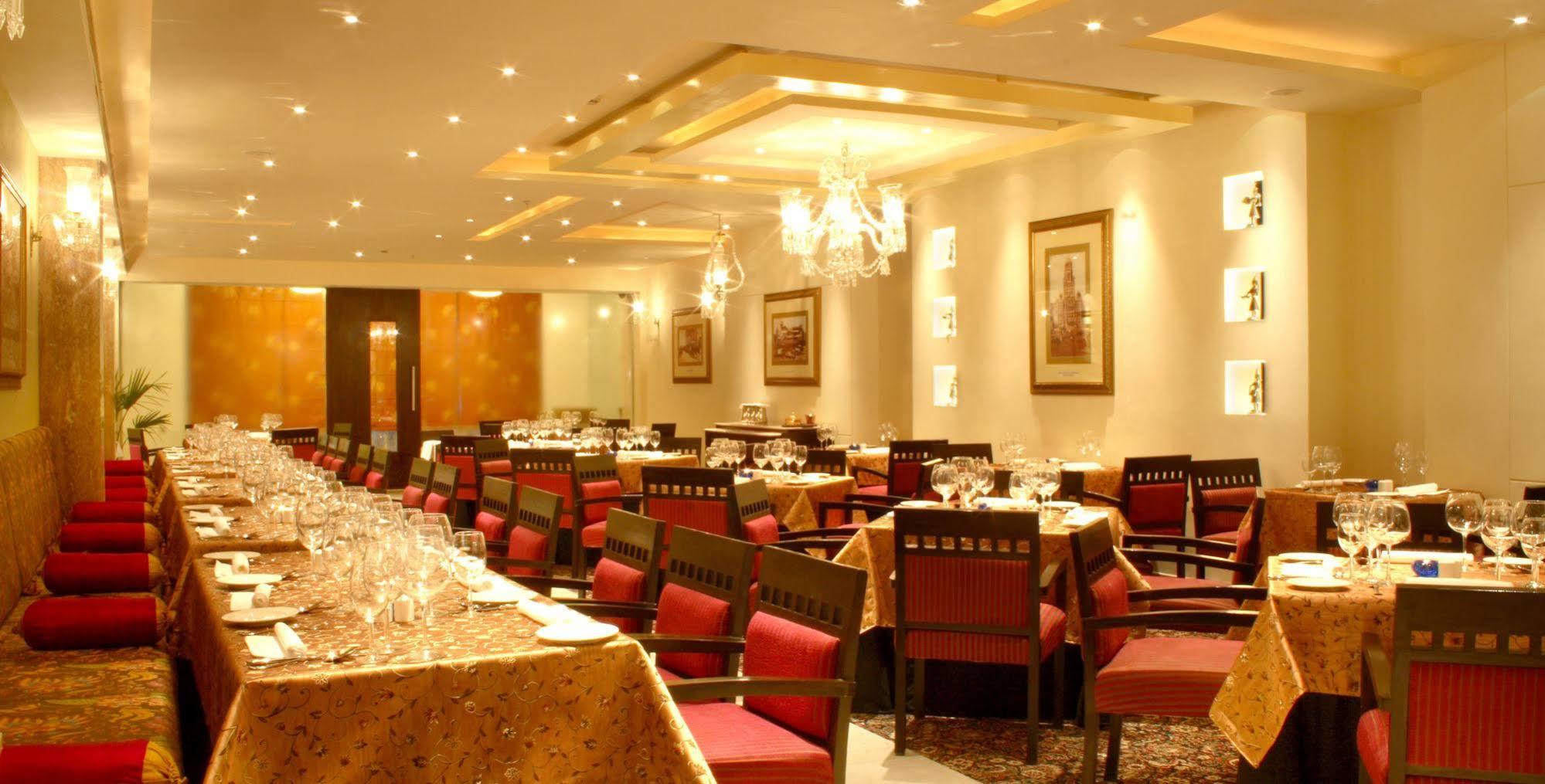 Hotel Hampshire Plaza Hyderabad Esterno foto