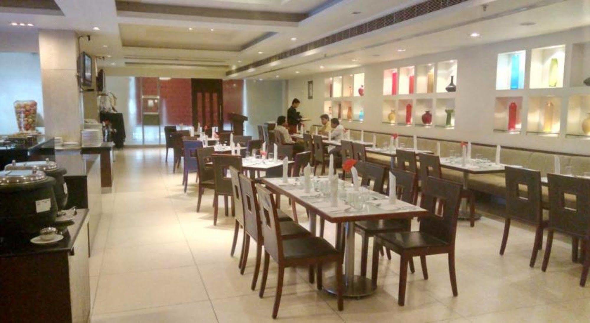 Hotel Hampshire Plaza Hyderabad Esterno foto