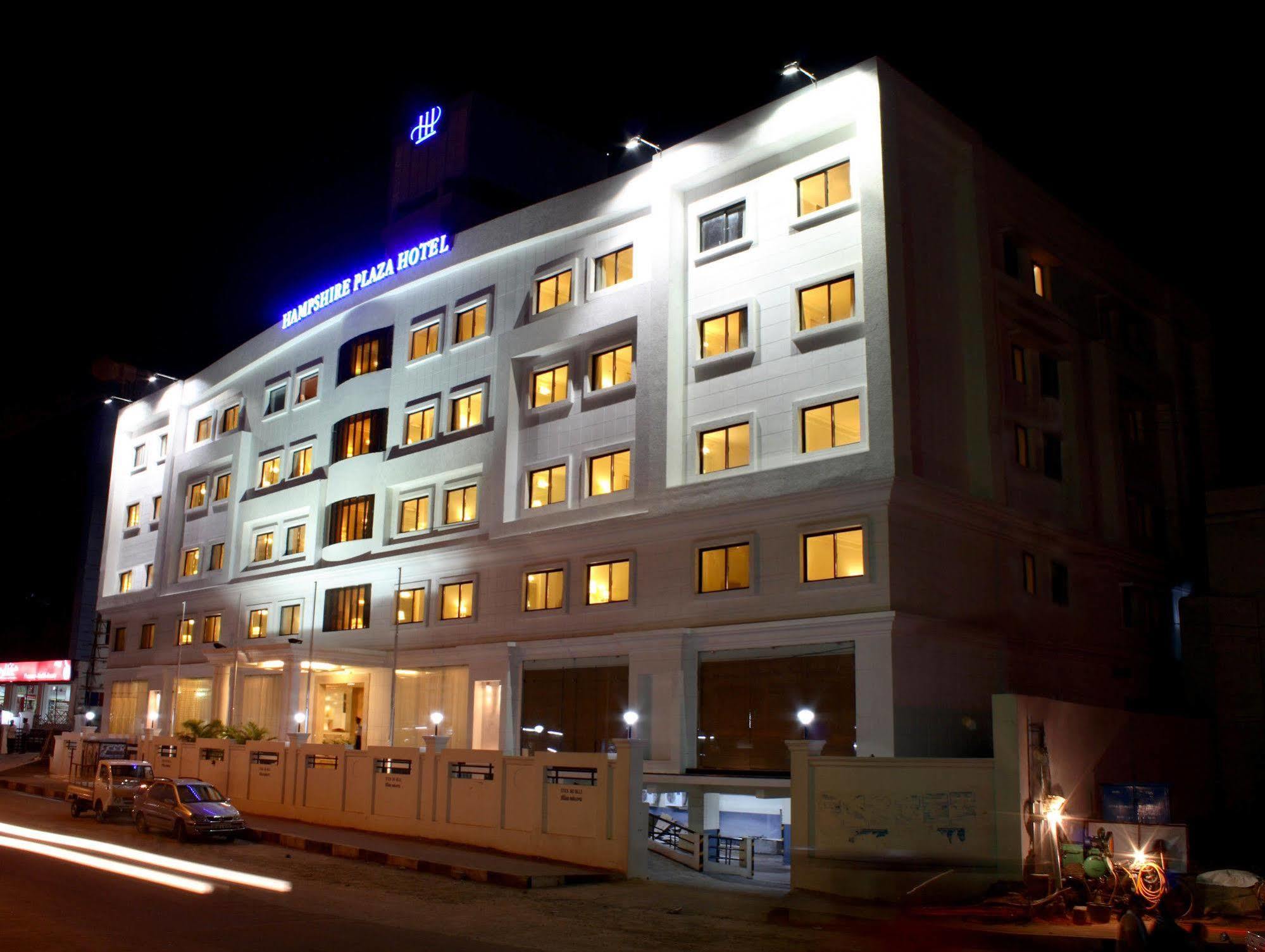 Hotel Hampshire Plaza Hyderabad Esterno foto