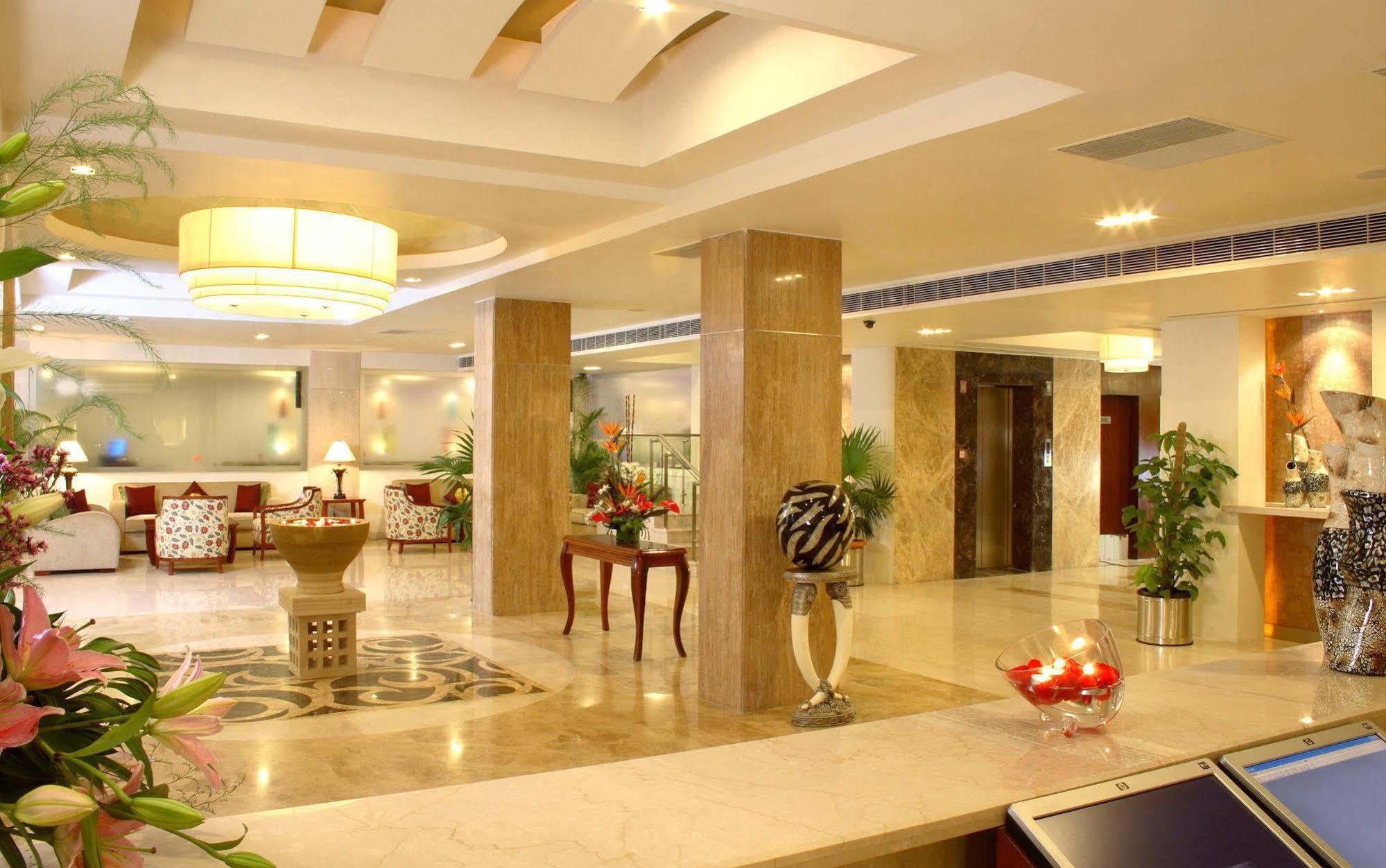 Hotel Hampshire Plaza Hyderabad Esterno foto