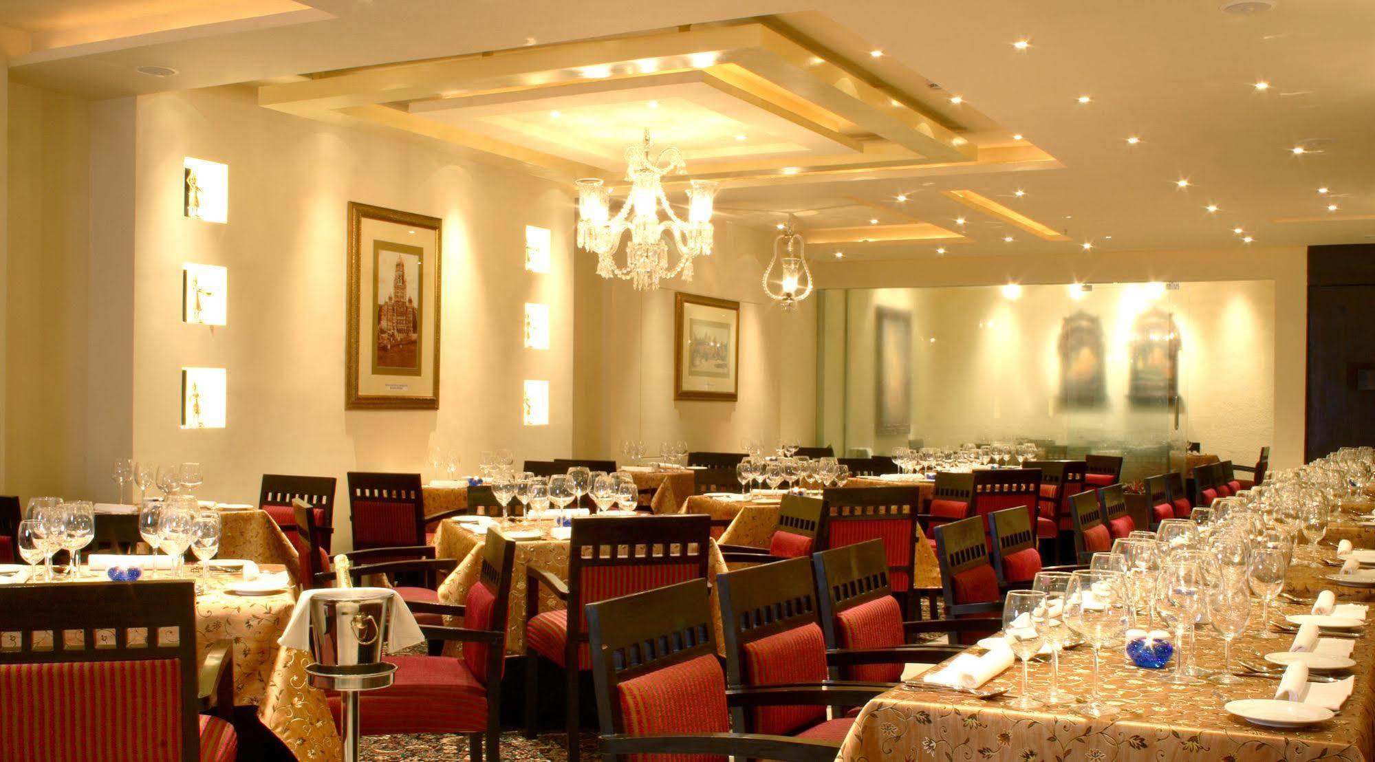 Hotel Hampshire Plaza Hyderabad Esterno foto